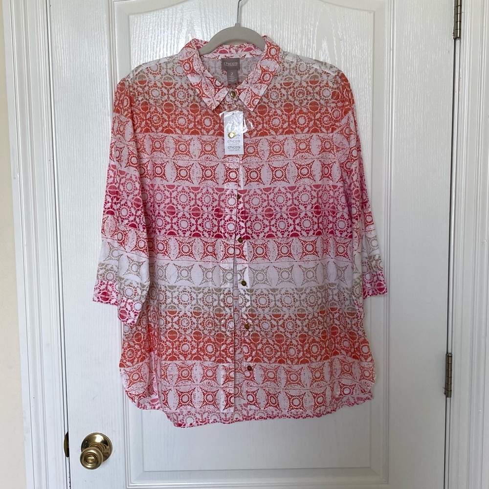 Chico's Red and White Notched Collar 3/4 Sleeve Top